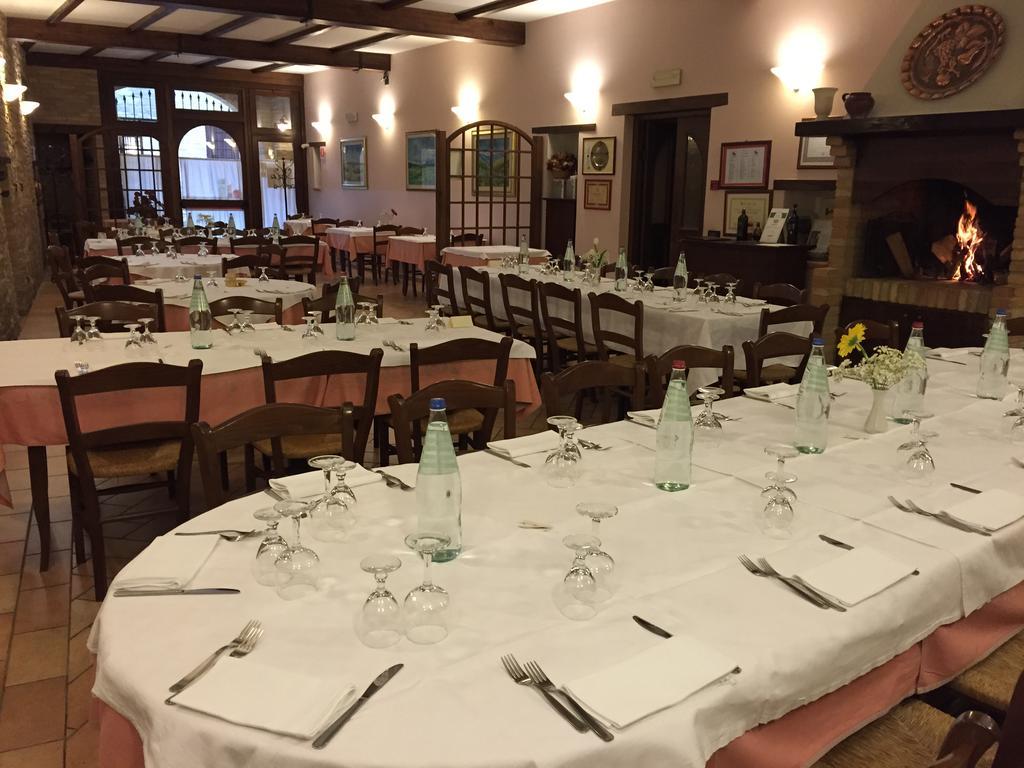 Hotel Ristorante Il Cavaliere Camerino Exterior photo